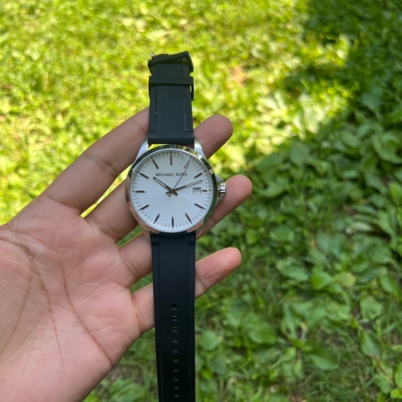 MICHAEL KORS Quartz White Dial Black Rubber Men's Watch - Picture 2 of 11